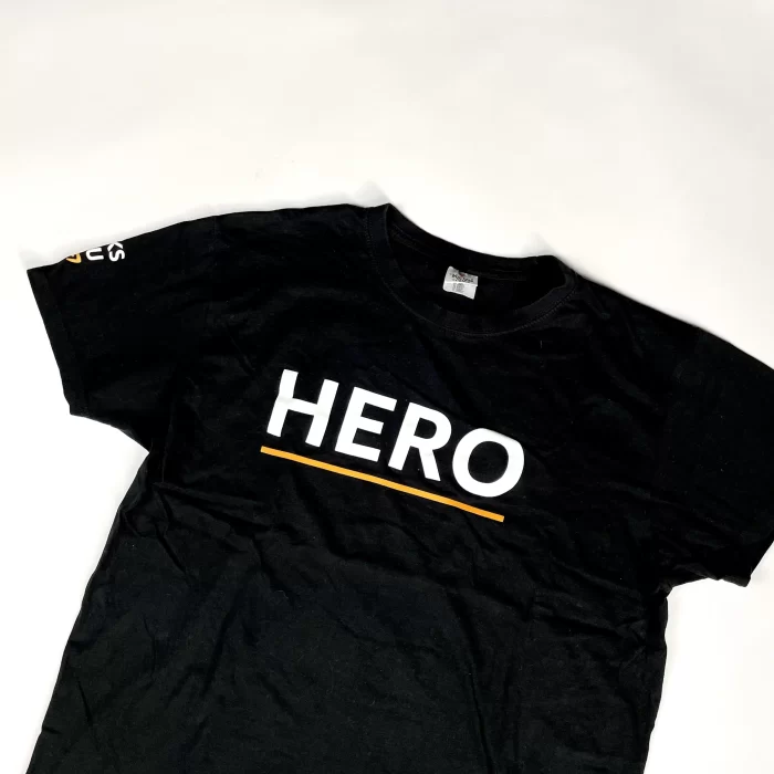 Amazon T-shirt z dużym nadrukiem "Hero" (M) - obrazek 3