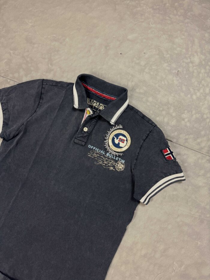 Napapijri washed polo T-shirt 90s hafty (M) - obrazek 3