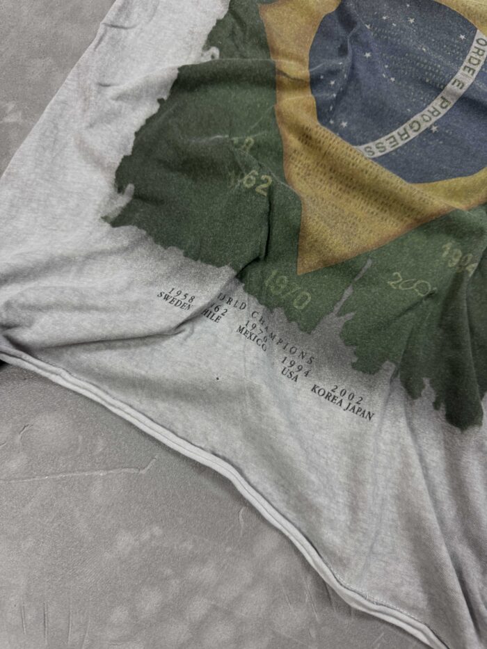 Vintage washed Brazil big print T-shirt y2k (L) - obrazek 6