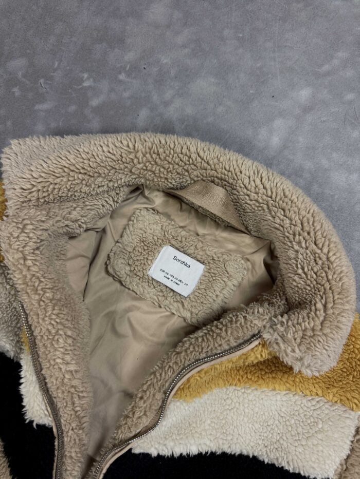 Bershka zapinana kurtka zimowa z futerkiem (XS/S) - obrazek 4