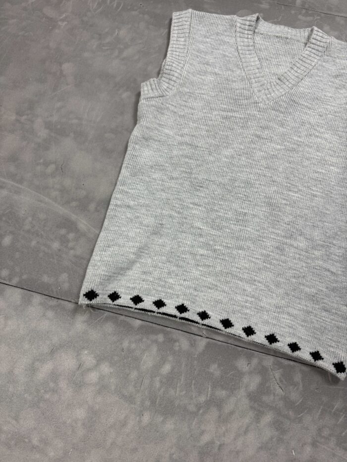 Szary sweter vest retro 90s (S/M) - obrazek 3