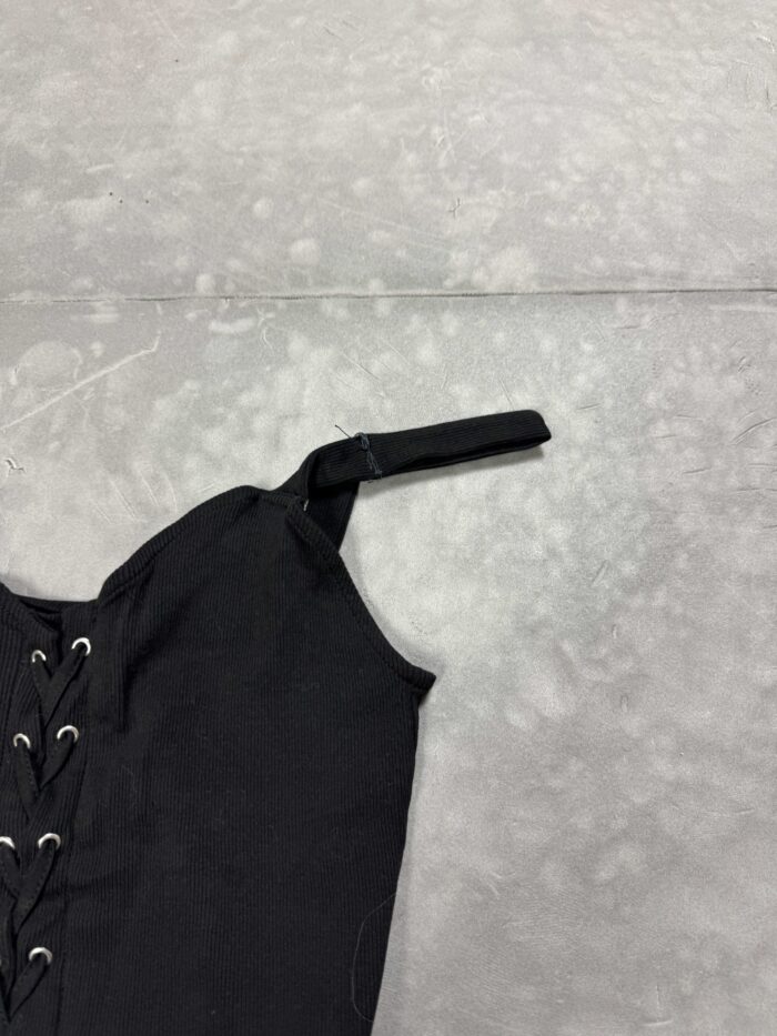 Czarny sweterkowy top bluzka cropped na ramiączkach Sinsay (XS/S) - obrazek 4