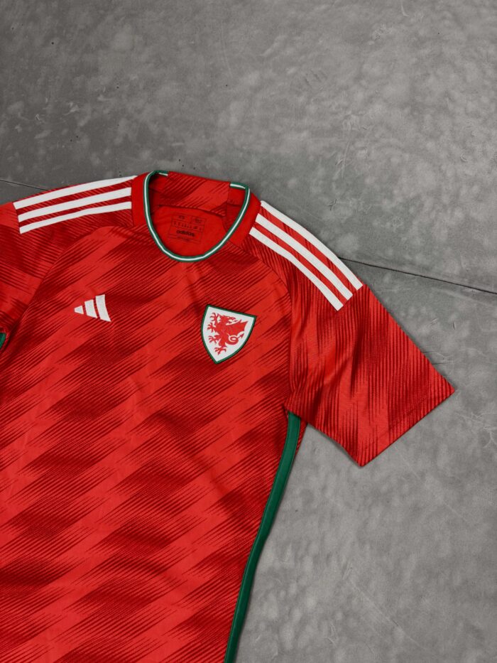 Adidas koszulka sportowa piłkarska Walia jersey (S) - obrazek 3