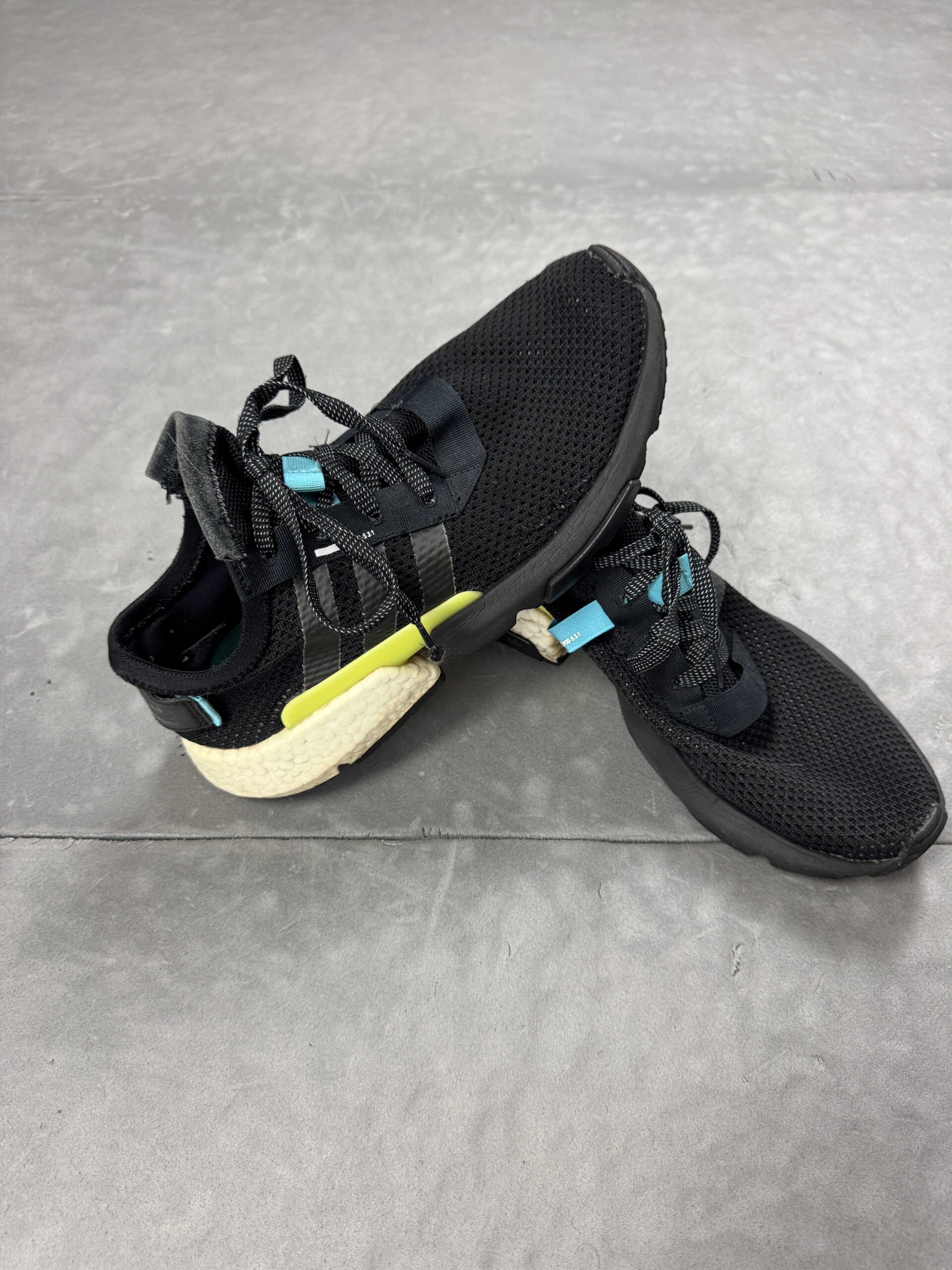 Buty sneakersy Adidas POD-S3.1 (43) - obrazek 2